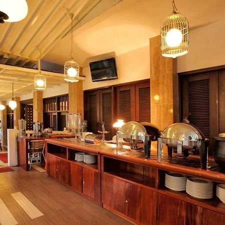 The Victoria Guesthouse Bandung Exterior photo