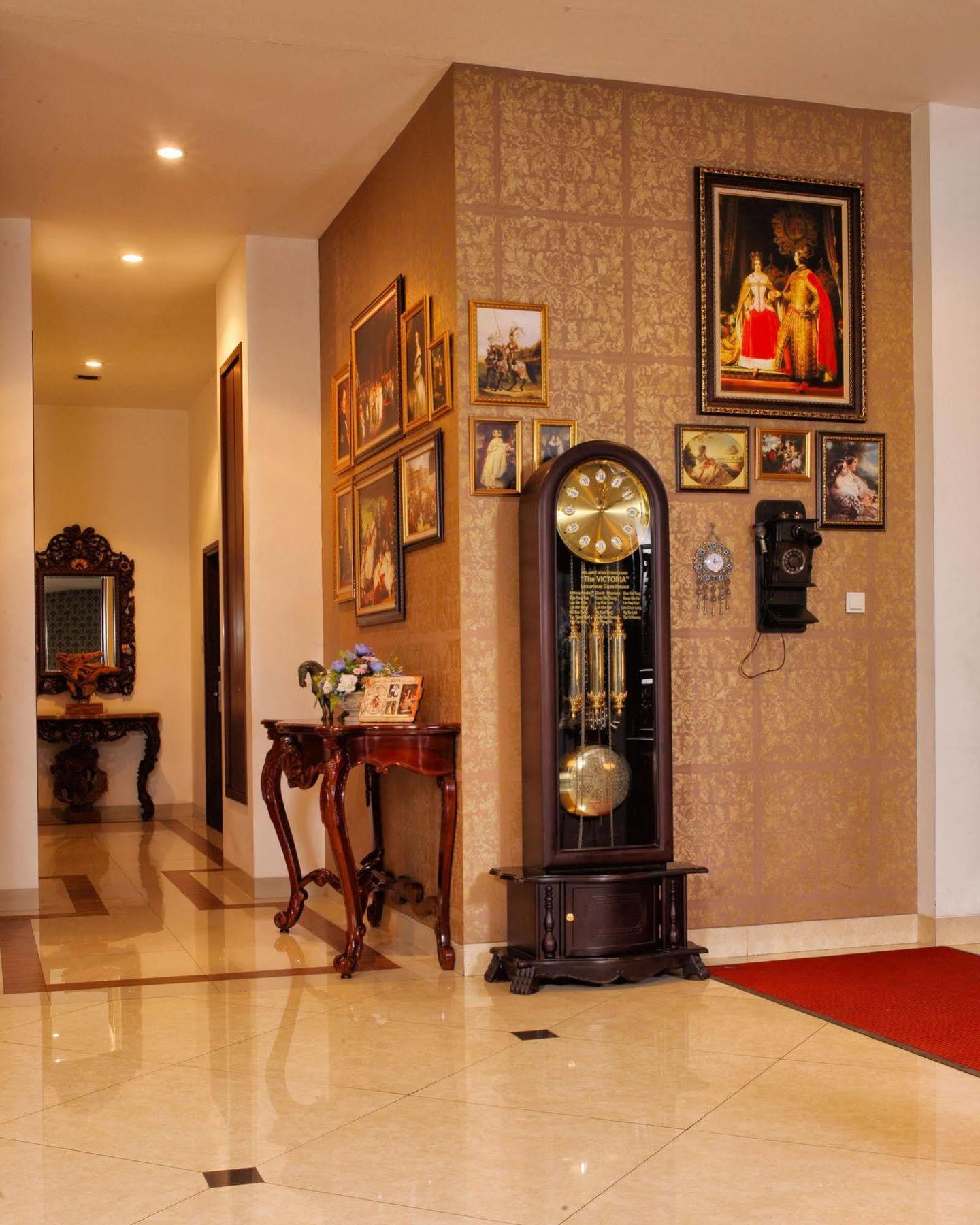 The Victoria Guesthouse Bandung Exterior photo